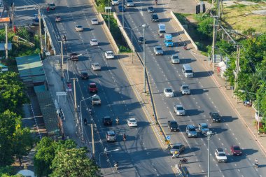 Nakhon Ratchasima, Tayland - 20,2018 olabilir: Tayland Nakhon Ratchasima ili Mittraphap yolda trafik