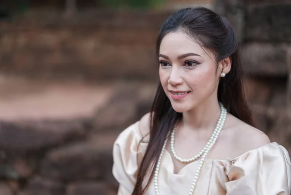 Gelukkig Mooi Vrouw Thaise Traditionele Jurk — Stockfoto