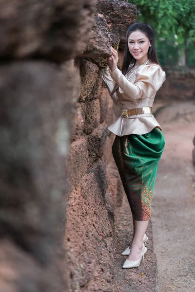 Счастливая Красивая Женщина Тайском Традиционном Платье — стоковое фото