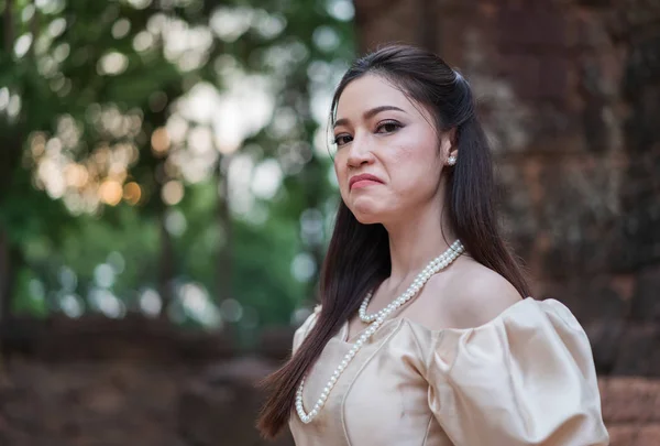 Mujer Deprimida Vestido Tradicional Tailandés —  Fotos de Stock