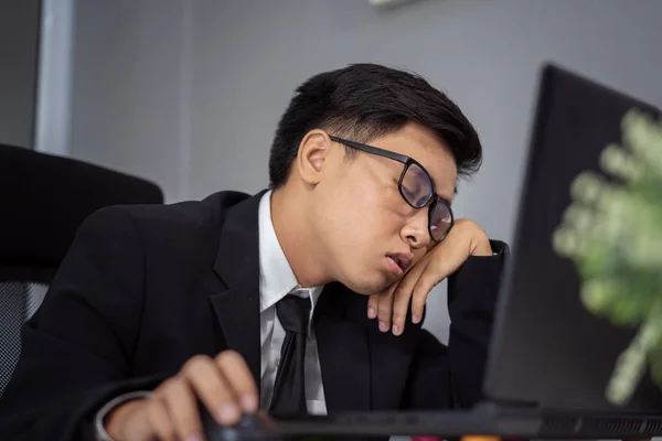 Young Business Man Sleepy Working Desk Using Laptop Computer — Stock Photo, Image