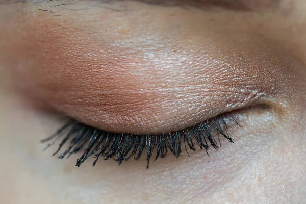 Nahaufnahme Eines Geschlossenen Frauenauges — Stockfoto