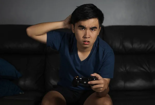 Triste Joven Jugando Videojuegos Pierde Por Noche — Foto de Stock