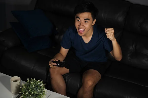 Joven Jugando Videojuegos Gana Por Noche — Foto de Stock