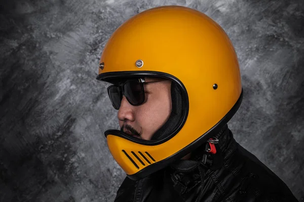 Gros Plan Motard Homme Casque Moto Veste Cuir Noir — Photo