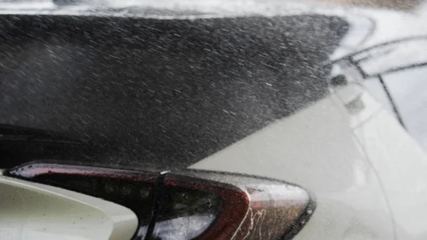 Een Auto Wassen Het Gebruik Van Hoge Druk Water — Stockfoto