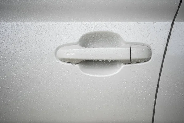 Deurklink Van Auto Met Een Water Druppels — Stockfoto