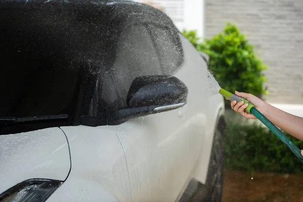 Auto Wassen Met Een Water Spray — Stockfoto