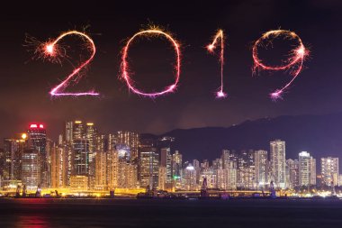 2019 mutlu yeni yıl havai fişek ışıltı ile Hong Kong cityscape geceleri