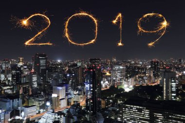 2019 mutlu yeni yıl havai fişek ışıltı ile Tokyo cityscape geceleri, Japonya