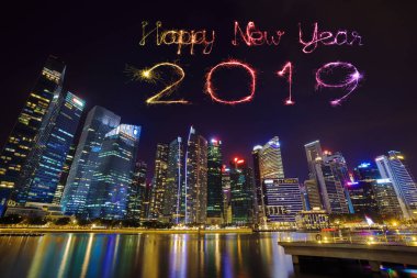2019 mutlu yeni yıl havai fişek ışıltı ile merkezi iş bölgesi Singapur bina şehir geceleri