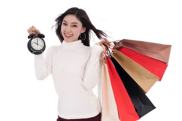 Mulher Feliz Segurando Saco Compras Relógio Isolado Fundo Branco — Fotografia de Stock