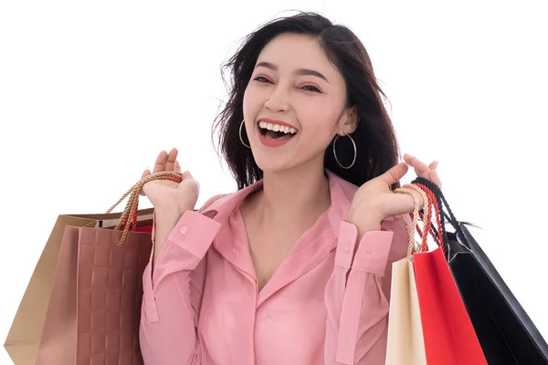 Весела Молода Жінка Тримає Сумку Покупок Ізольовано Білому Тлі — стокове фото