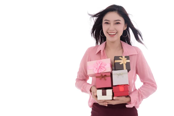 Mujer Feliz Con Caja Regalo Aislada Sobre Fondo Blanco — Foto de Stock