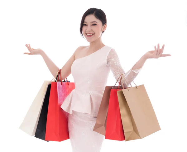 Fröhliche Junge Frau Mit Einkaufstasche Isoliert Auf Weißem Hintergrund — Stockfoto