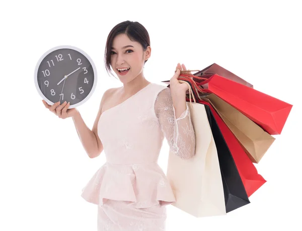 Mujer Feliz Sosteniendo Bolsa Compras Reloj Aislar Sobre Fondo Blanco — Foto de Stock