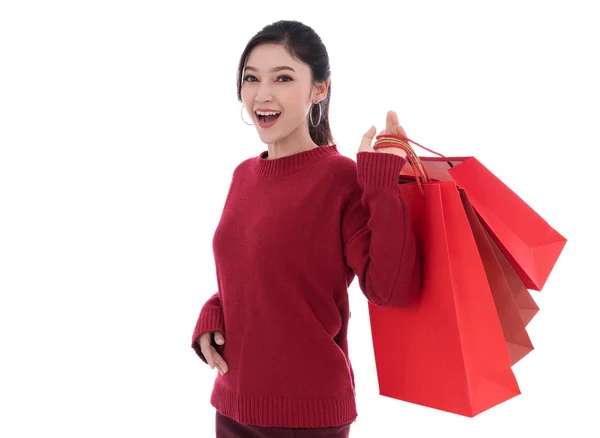 Mujer Alegre Sosteniendo Bolsa Compras Roja Aislada Sobre Fondo Blanco — Foto de Stock