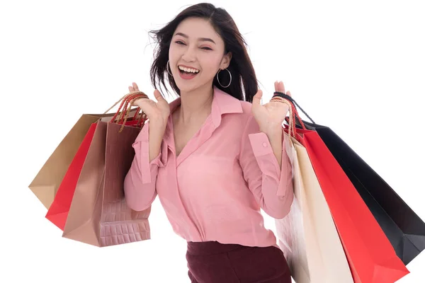 Χαρούμενα Νέα Γυναίκα Που Κρατά Την Τσάντα Για Ψώνια Απομονωθεί — Φωτογραφία Αρχείου