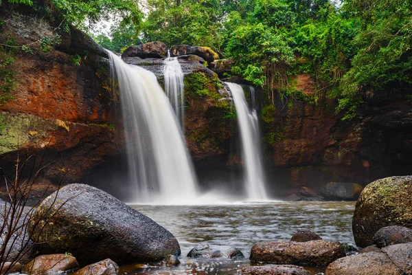 Cascade Haew Suwat dans le parc Khao Yai, Thaïlande — Photo