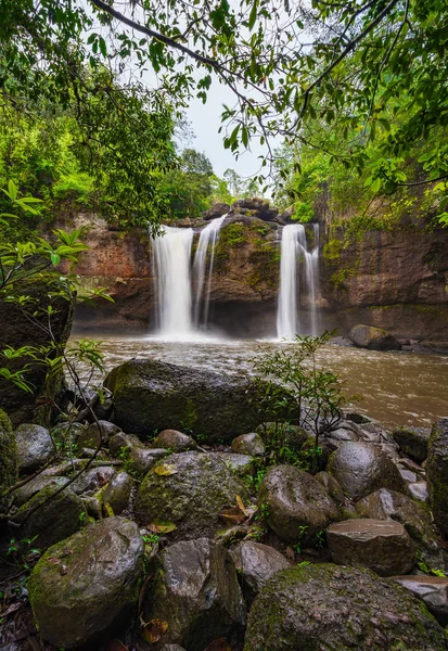 Cascade Haew Suwat dans le parc Khao Yai, Thaïlande — Photo