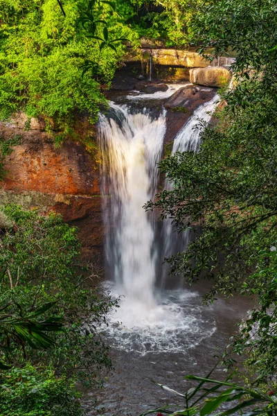 Cascade Haew Suwat dans le parc Khao Yai, Thaïlande — Photo