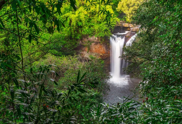 Haew suwat Wasserfall im Khao yai Park, Thailand — Stockfoto