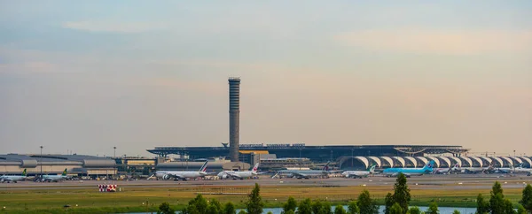 Bangkok Thaïlande Nov 2018 Aéroport Suvarnabhumi Aéroport Est Des Deux — Photo