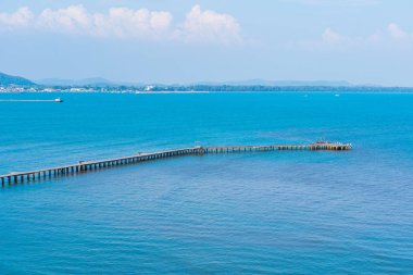 Rayong, Tayland denizde ahşap köprü