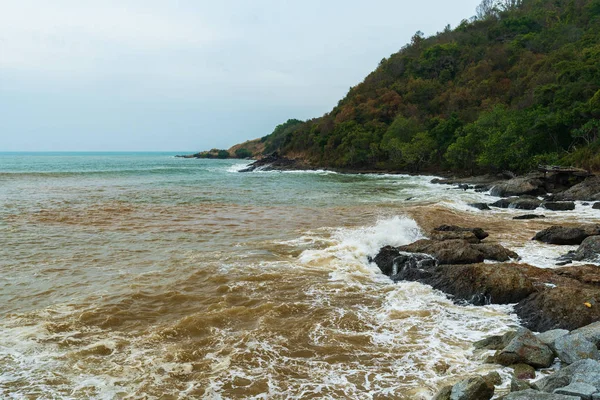 泰国罗勇省穆科沙梅国家公园考莱姆亚的海上海浪 — 图库照片