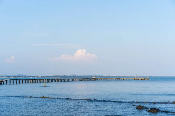 Ponte Madeira Para Mar Rayong Tailândia — Fotografia de Stock