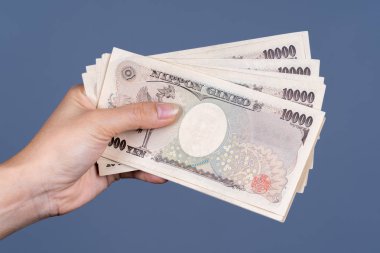 Japon banknot tutan el