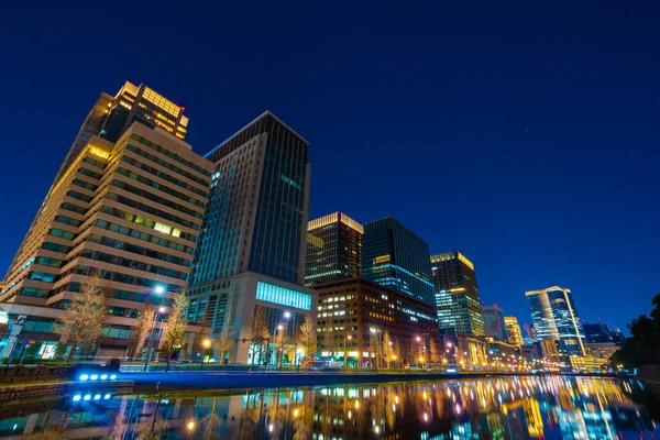 Gece Tokyo'daki binalar, Japonya — Stok fotoğraf