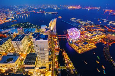 Yokohama Limanı Minato Mirai rıhtımında geceleyin, Japonya