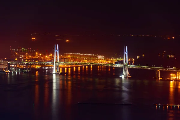 Ponte da Baía de Yokohama à noite no Japão — Fotografia de Stock