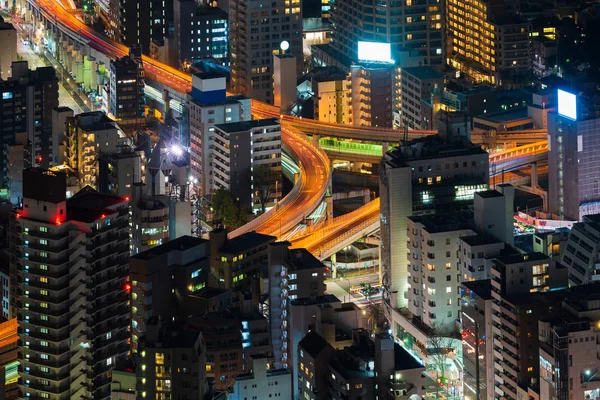 Blick auf das Autobahnkreuz und die Stadt bei Nacht, — Stockfoto