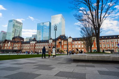 Marunouchi iş bölgesinde Tokyo İstasyonu, Bu büyük