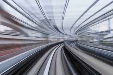 Tokyo, Japonya'da tünelde çalışan trenin hareket bulanıklığı