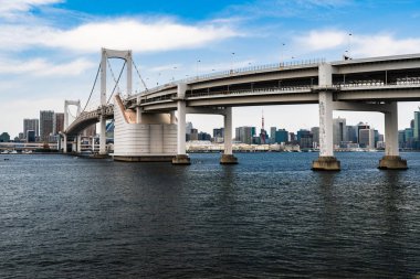 Tokyo, Japonya 'da gökkuşağı köprüsü