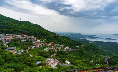 Yağmur günde dağ ile Jiufen Köyü, Tayvan