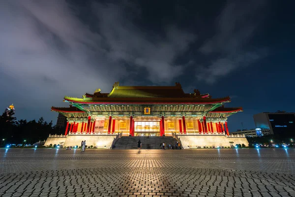 Nationale concert zaal van Chiang Kai-shek Memorial Hall 's nachts — Stockfoto