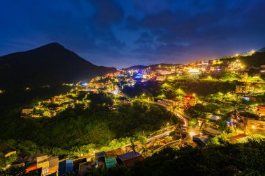 Yağmur günde dağ ile Jiufen Köyü, Tayvan