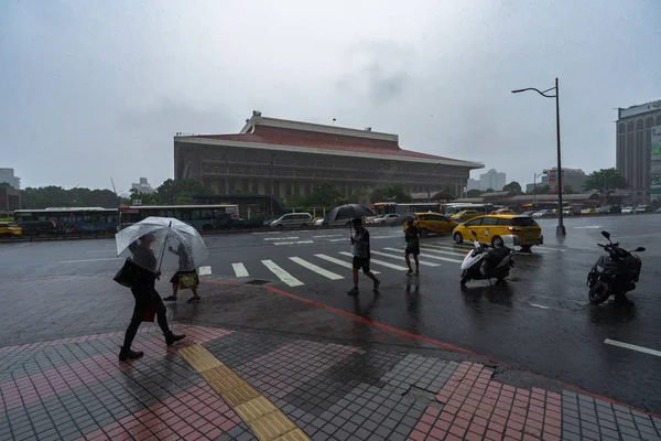 Taipei Main Station with falling rain in Taipei, Taiwan — Stock Photo, Image