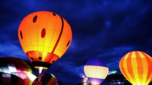 夜、熱気球 — ストック写真