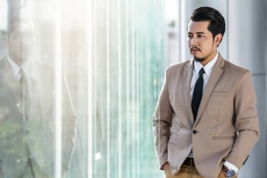 ofiste düşünme iş adamı