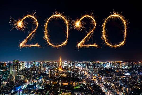 2020 Happy New Year fireworks over Tokyo cityscape at night, Jap — Stok Foto