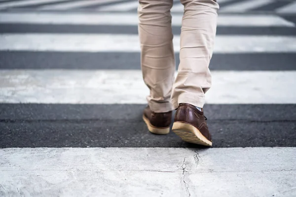 Close Legs Man Walking Cross Street City — Stock Photo, Image