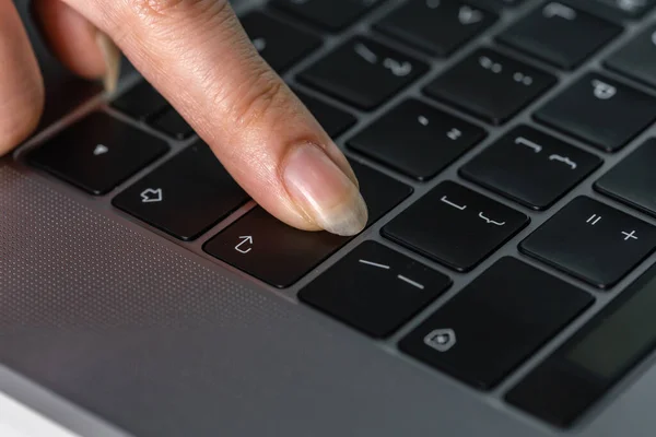 Close Female Hand Pressing Enter Button Laptop Keyboard — Stock Photo, Image