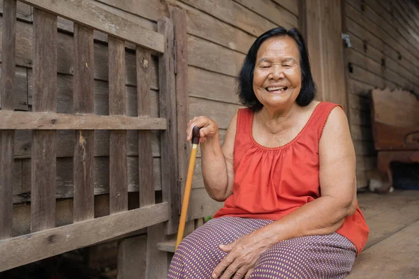 Cámara Lenta Mujer Anciana Tailandesa Cuello Redondo Sin Mangas Riéndose —  Fotos de Stock
