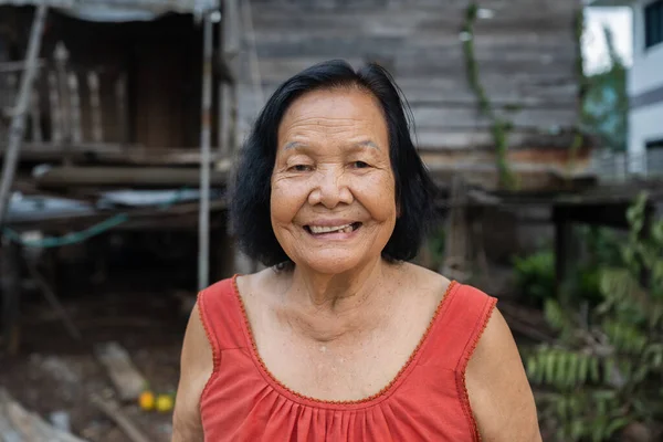 Cámara Lenta Mujer Anciana Tailandesa Cuello Redondo Sin Mangas Riéndose —  Fotos de Stock