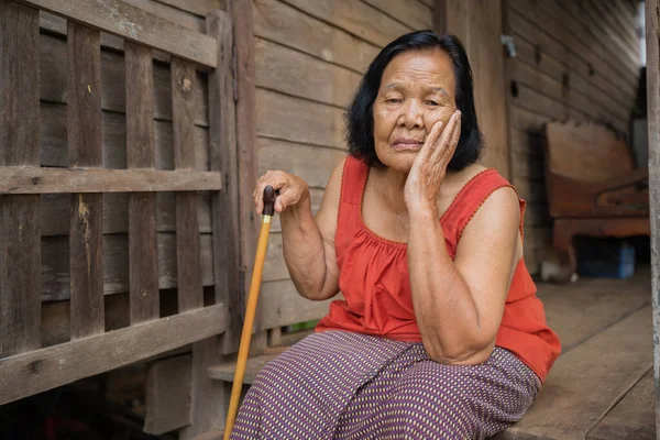 Mujer Anciana Tailandesa Cuello Redondo Sin Mangas Con Dolor Cabeza —  Fotos de Stock